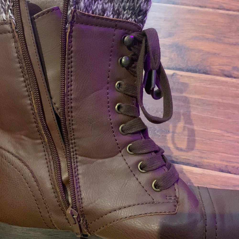 brown boots - Picture 2 of 5